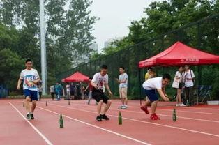 雷波西操场吃瓜
