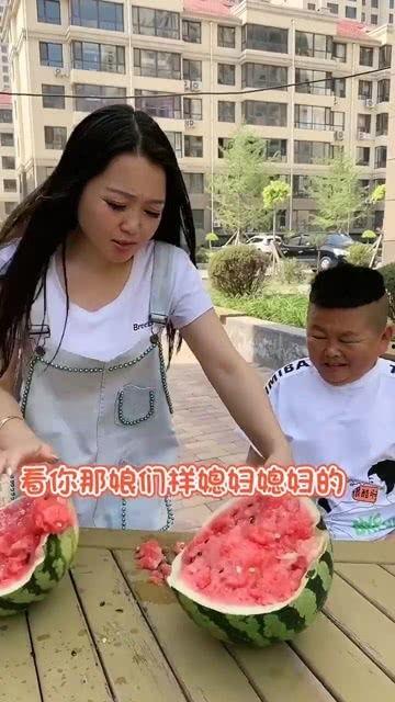 女汉子吃瓜视频,辣味十足的网络美食盛宴